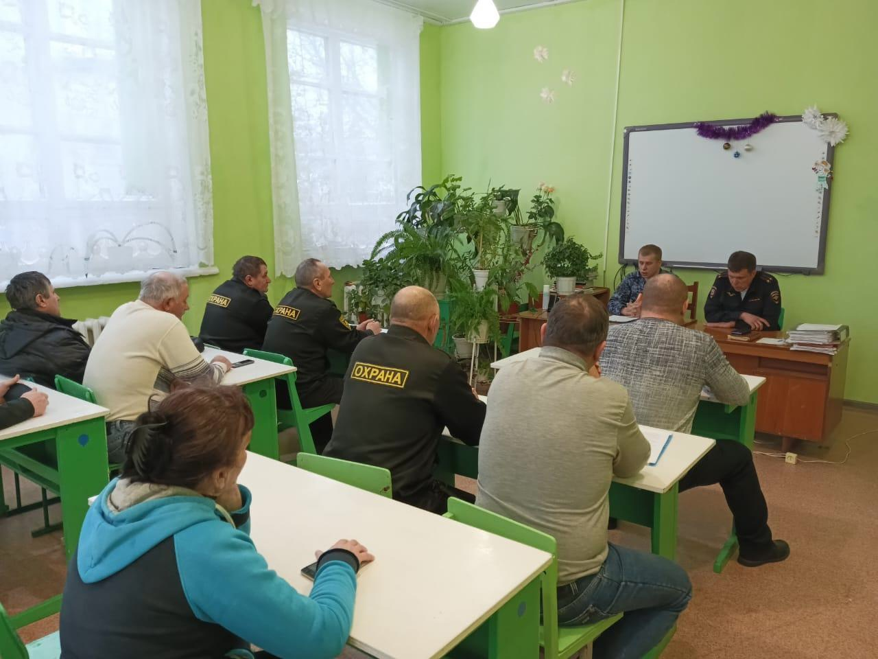 Коллективы образовательных организаций Кузоватовского района обучили основам антитеррористической защищённости..
