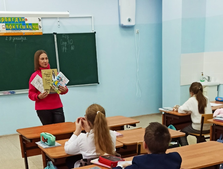В рамках проекта «ПРОчтение» центральная детская библиотека провела обзор билингвальных книг, изданных для детей..