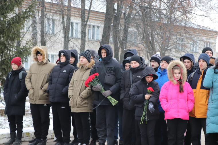 Митинг, посвященный открытию памятных мемориальных досок выпускникам Кузоватовского технологического техникума.