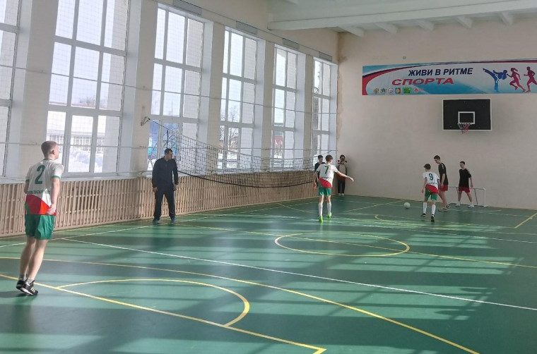 5 марта на базе ДЮСШ р.п. Кузоватово прошли соревнования по мини - футболу.