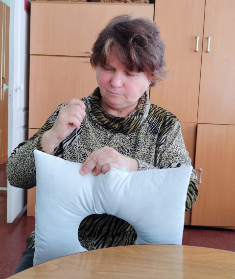 Продолжается активная работа над пошивом противопролеженевых подушек для госпиталя.